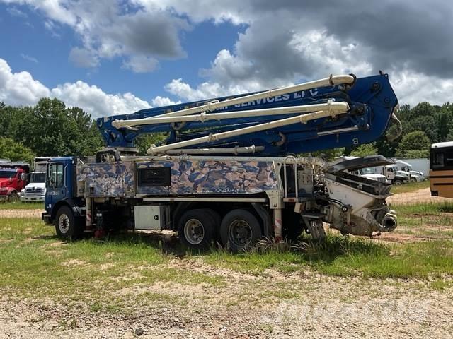 Mack MRU613 Pompe à béton