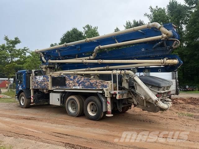 Mack MRU613 Pompe à béton