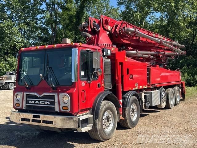 Mack MRU613 Pompe à béton