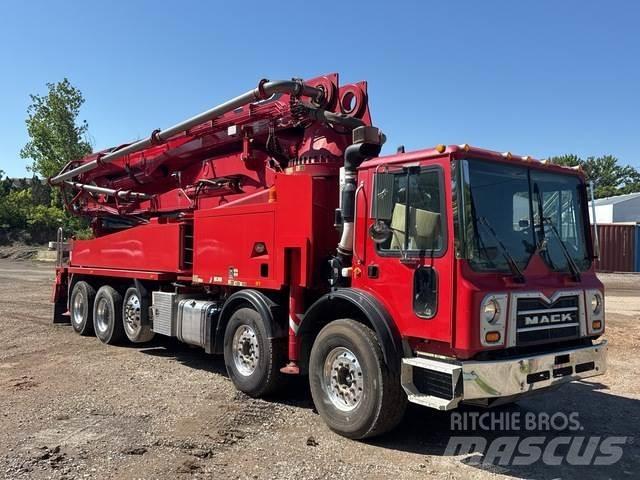 Mack MRU613 Pompe à béton