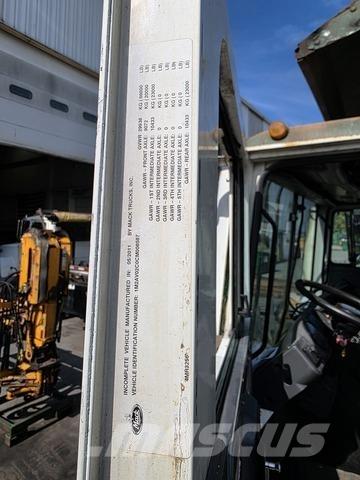 Mack MRU613 Camion poubelle