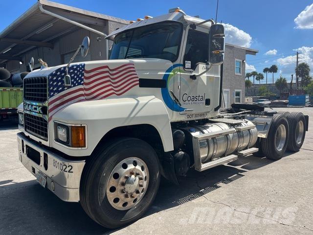 Mack PI64T Tracteur routier