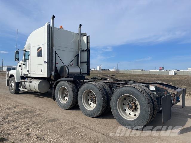 Mack PI86T Tracteur routier