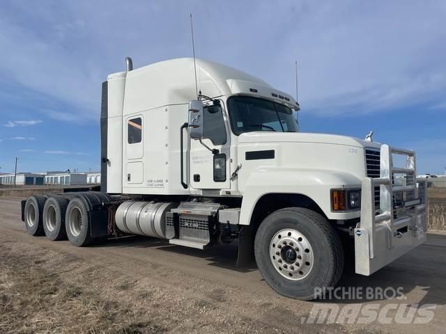 Mack PI86T Tracteur routier