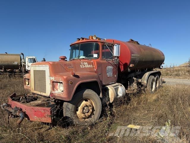 Mack R688ST Camion citerne à eau