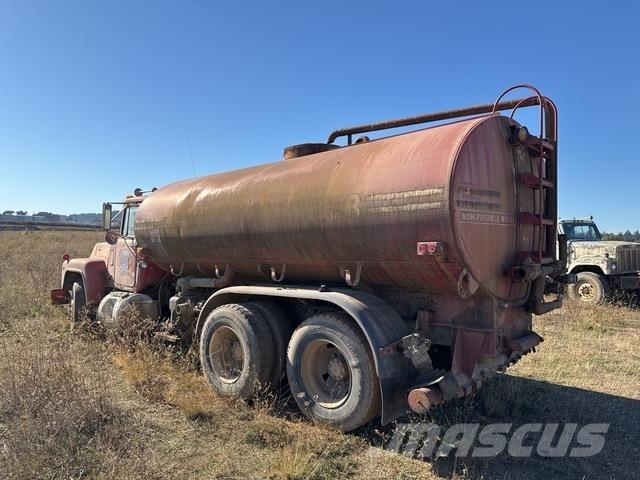 Mack R688ST Camion citerne à eau