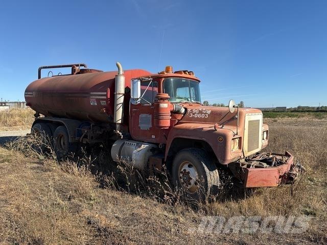 Mack R688ST Camion citerne à eau