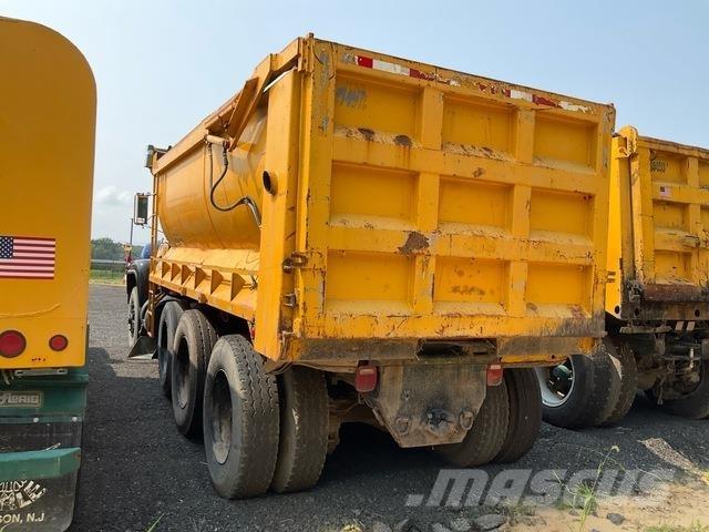 Mack RD686SX Camion benne