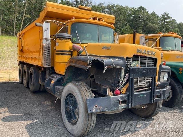 Mack RD686SX Camion benne