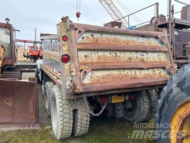 Mack RD688S Camion benne