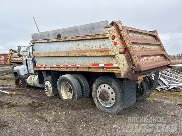 Mack RD688S Camion benne