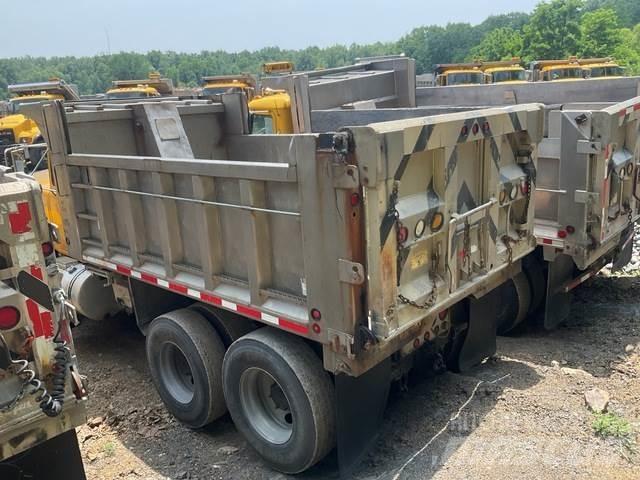 Mack RD688S Sableuse et saleuse