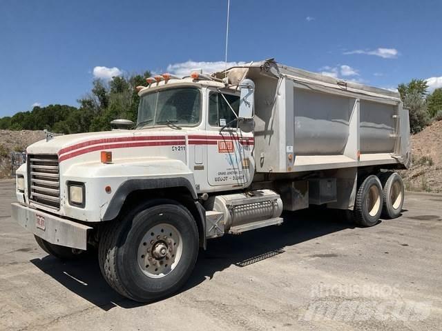 Mack RD688S Camion benne