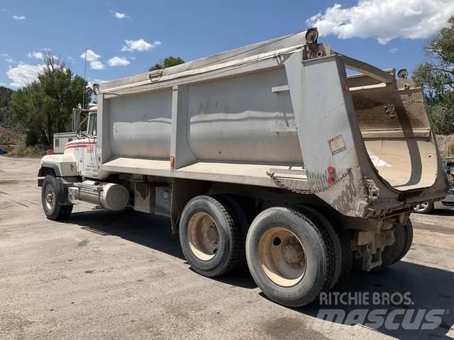 Mack RD688S Camion benne