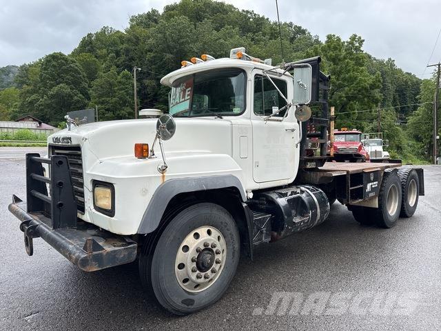 Mack RD688S Camion plateau
