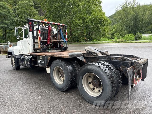 Mack RD688S Camion plateau