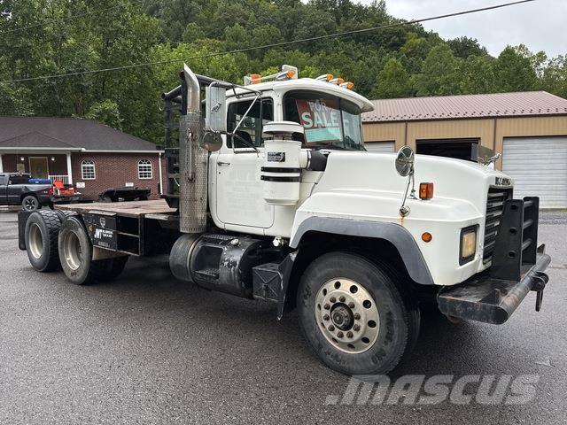 Mack RD688S Camion plateau