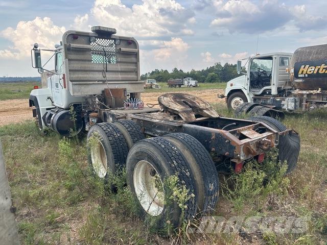 Mack RD688S Tracteur routier
