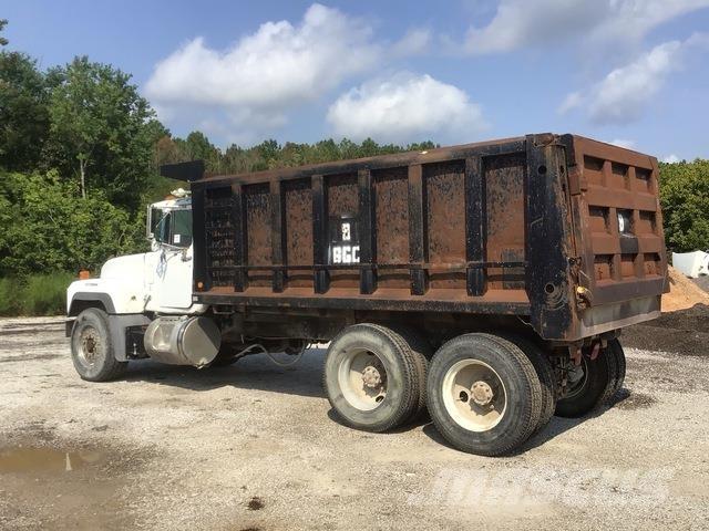 Mack RD688S Camion benne