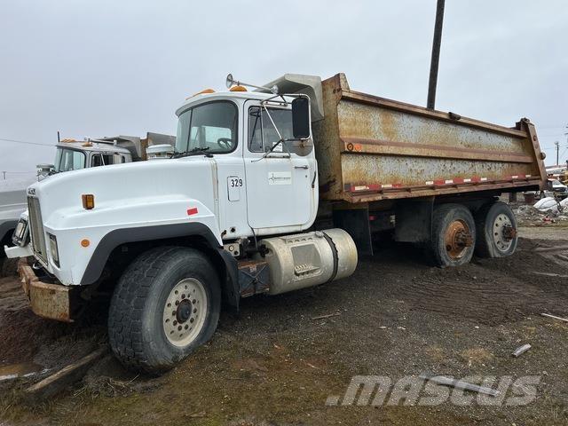 Mack RD688S Camion benne