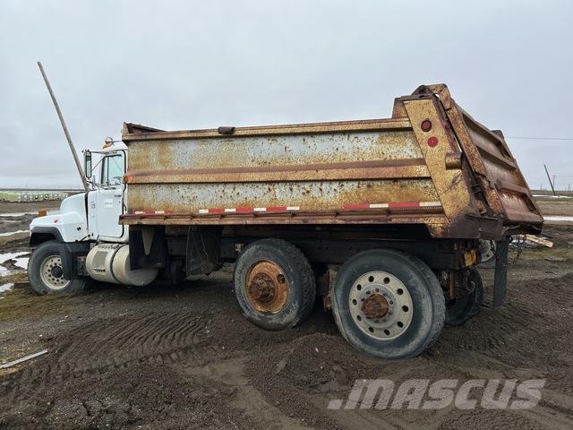 Mack RD688S Camion benne