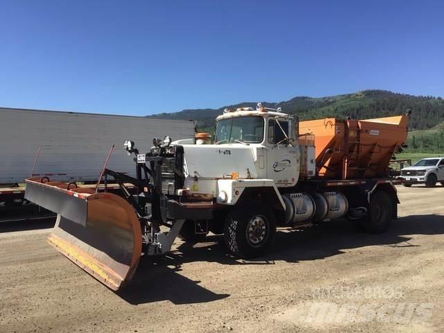 Mack RM6 Chasse neige