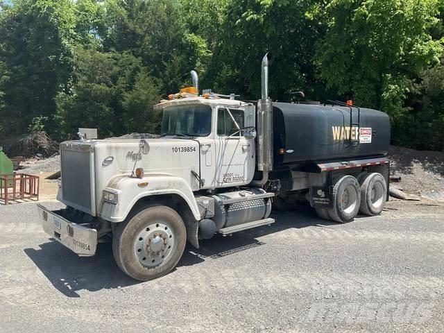 Mack RW613 Camion citerne à eau