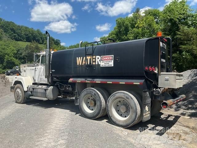 Mack RW613 Camion citerne à eau