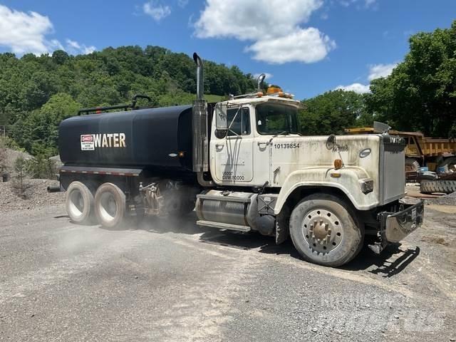 Mack RW613 Camion citerne à eau