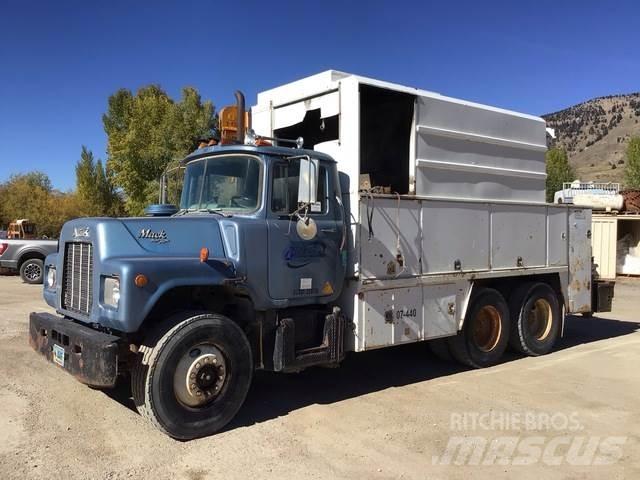 Mack U600 Camions et véhicules municipaux