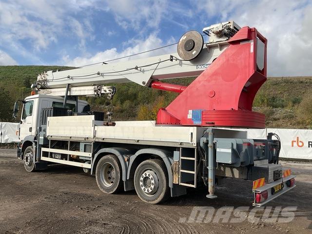 MAN TGM26.290 Camion plateau ridelle avec grue