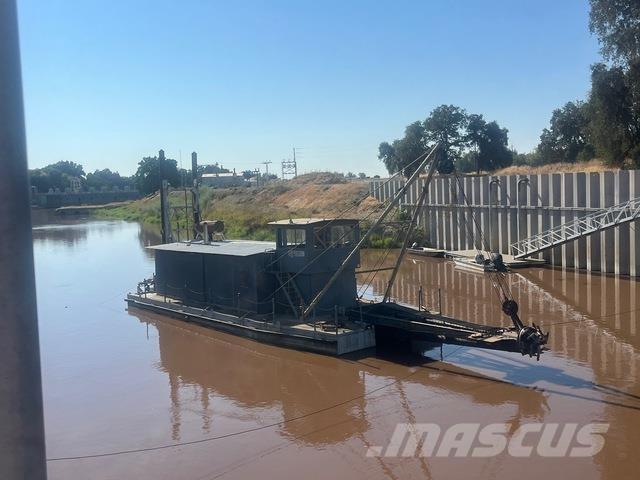  Moore Bateaux de travail, barges et pontons