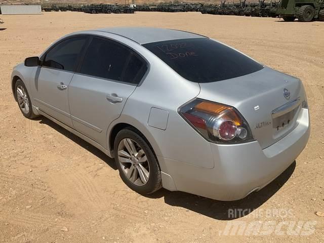 Nissan Altima Voiture