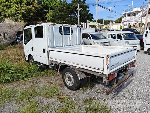 Nissan ATLAS Camion plateau