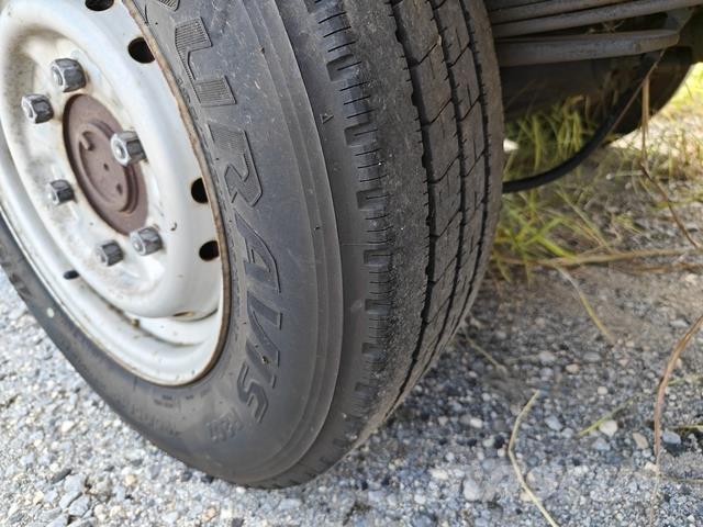 Nissan ATLAS Camion plateau