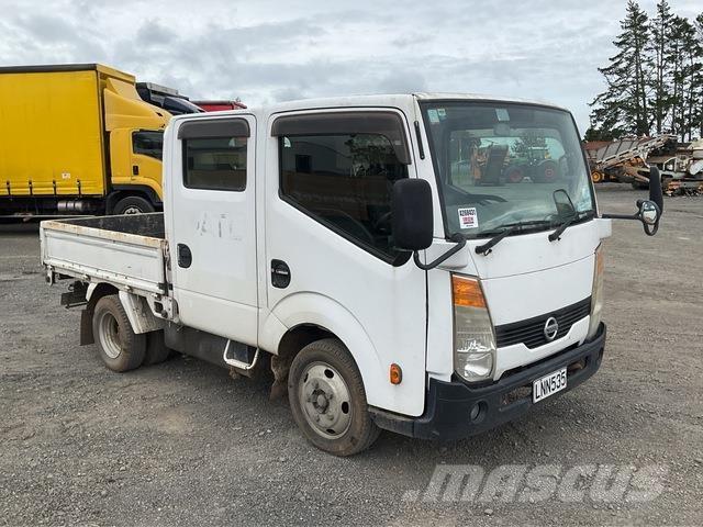 Nissan ATLAS Camion plateau
