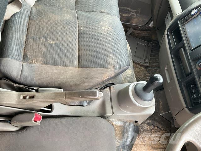 Nissan ATLAS Camion plateau