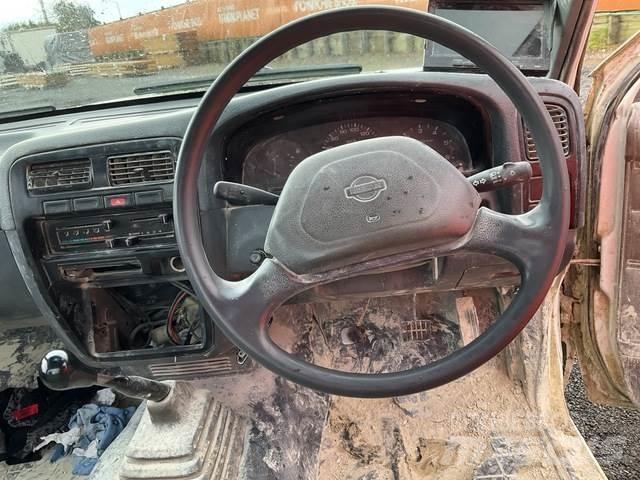 Nissan Navara Utilitaire benne