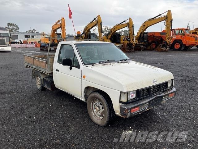 Nissan Navara Utilitaire benne