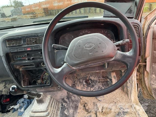 Nissan Navara Utilitaire benne