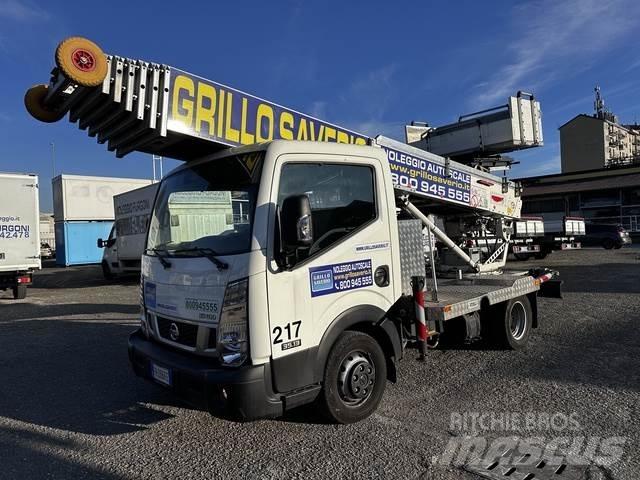 Nissan NT400 Camion nacelle