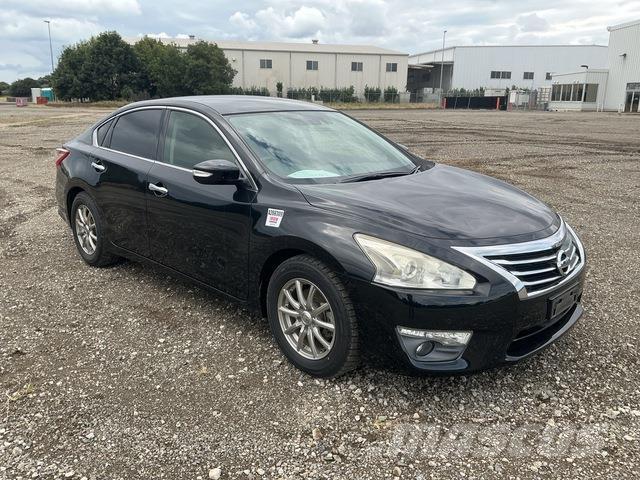 Nissan TEANA Voiture