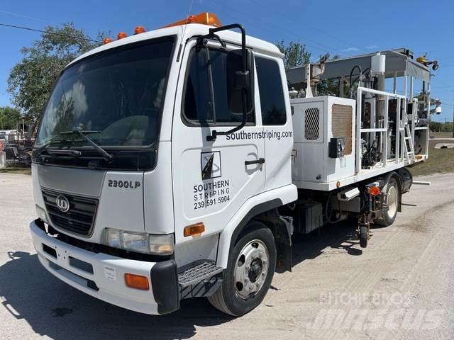 Nissan UD2300 Camions et véhicules municipaux