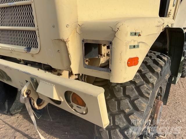 Oshkosh  Camion Fourgon
