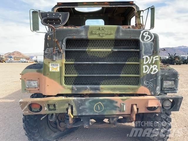 Oshkosh  Camion Fourgon