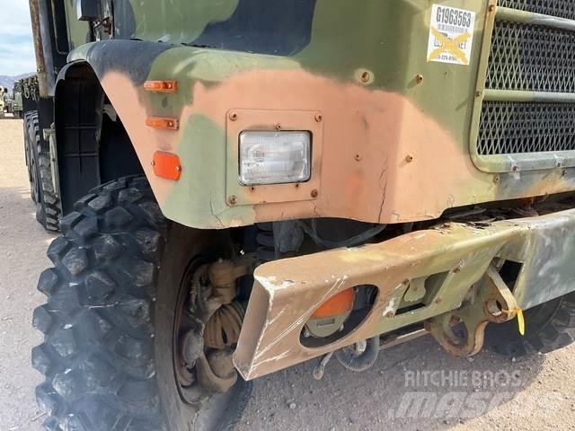 Oshkosh  Camion Fourgon