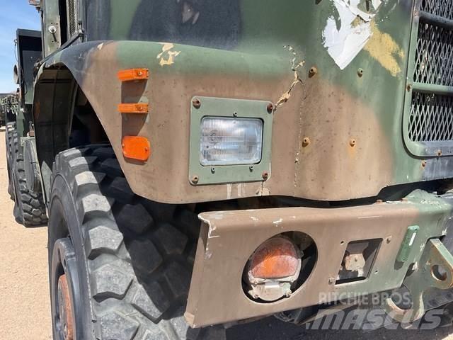 Oshkosh  Camion Fourgon