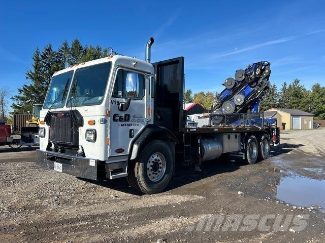 Peterbilt  Camion plateau ridelle avec grue
