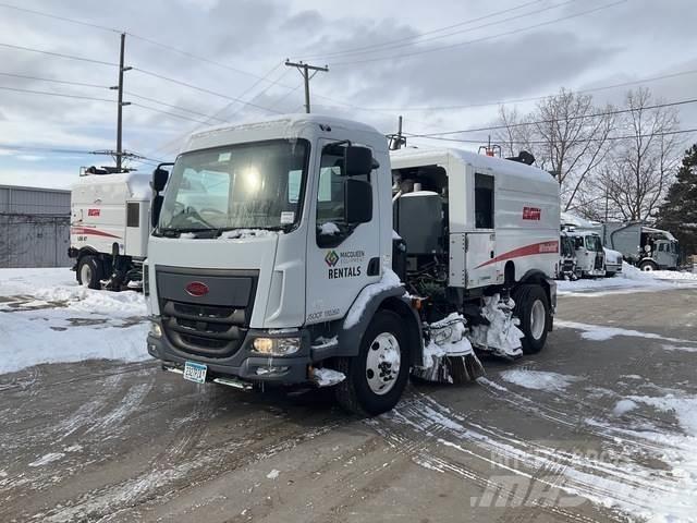 Peterbilt 220 Camion balayeur