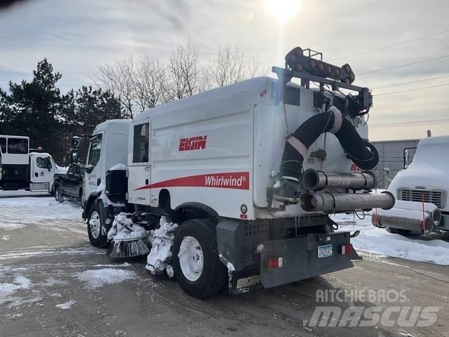 Peterbilt 220 Camion balayeur